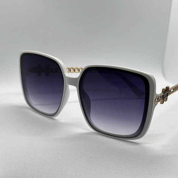 Chic Oversized Square Sunglasses - White Frame, Gold Accents, UV Protection NWT main image 14